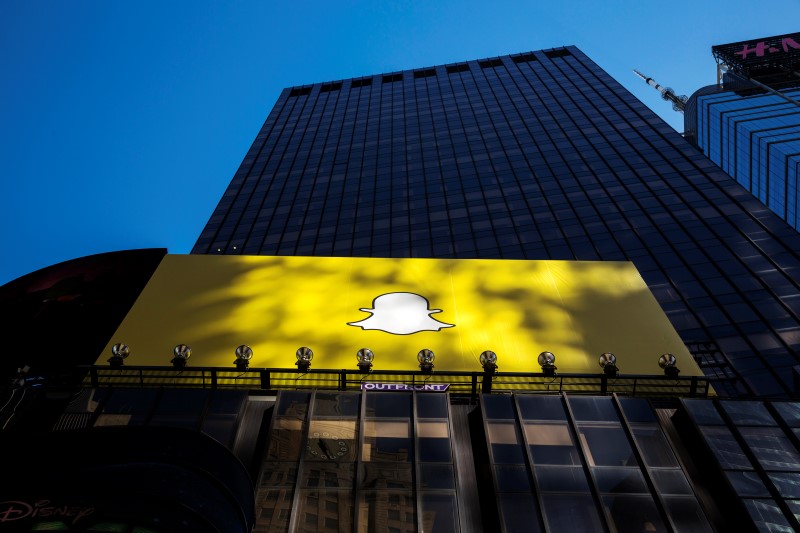 © Reuters. A billboard displays the logo of Snapchat above Times Square in New York