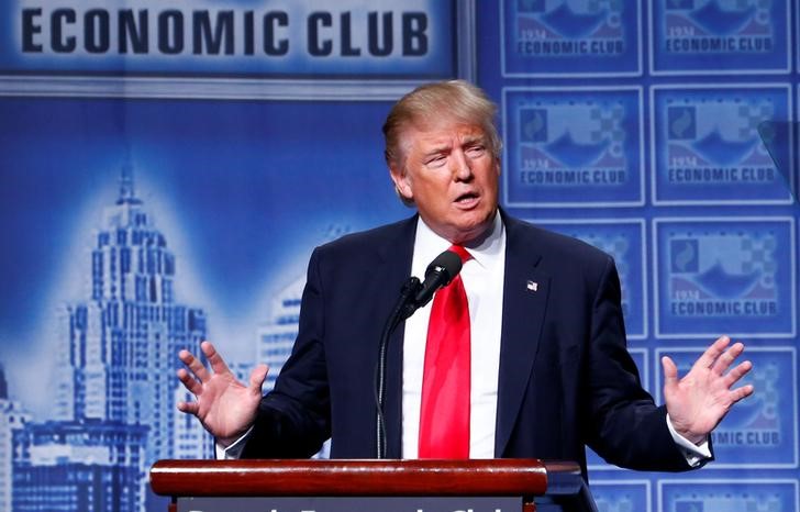 © Reuters. Republican U.S. presidential nominee Donald Trump speaks to the Detroit Economic Club at the Cobo Center in Detroit, Michigan