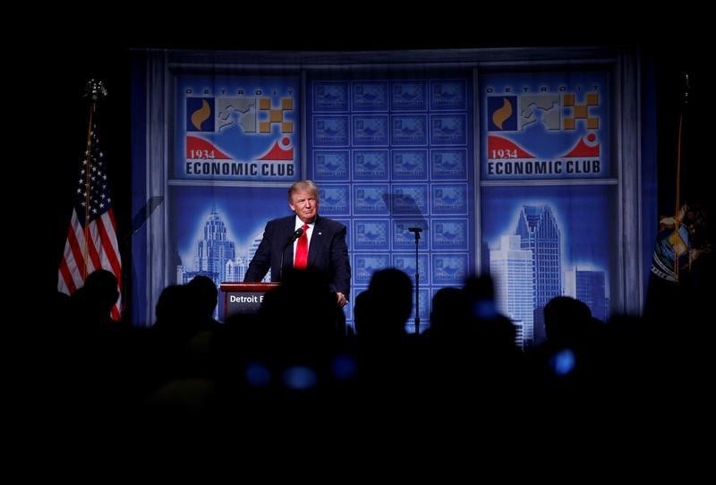 © Reuters. Republican U.S. presidential nominee Donald Trump speaks to the Detroit Economic Club at the Cobo Center in Detroit, Michigan