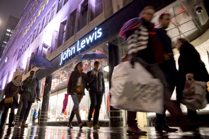 © Reuters. Pedestrians walk past a John Lewis store on Oxford Street in central London