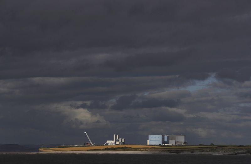© Reuters. File photo of Hinkley Point A and B nuclear power stations near Bridgwater in Britain