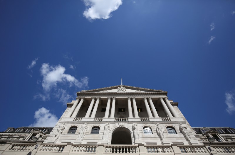 © Reuters. The Bank of England is seen in the City of London in London