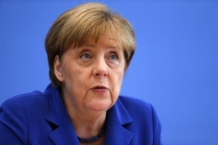 © Reuters. German Chancellor Merkel addresses a news conference in Berlin