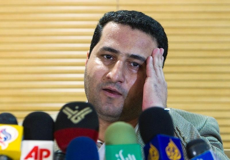 © Reuters. Iranian scientist Shahram Amiri speaks to journalists as he arrives at the Imam Khomini Airport in Tehran