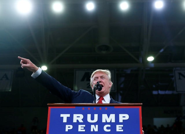 © Reuters. Republican U.S. presidential nominee Donald Trump speaks to the Trask Coliseum at University of North Carolina in Wilmington, North Carolina