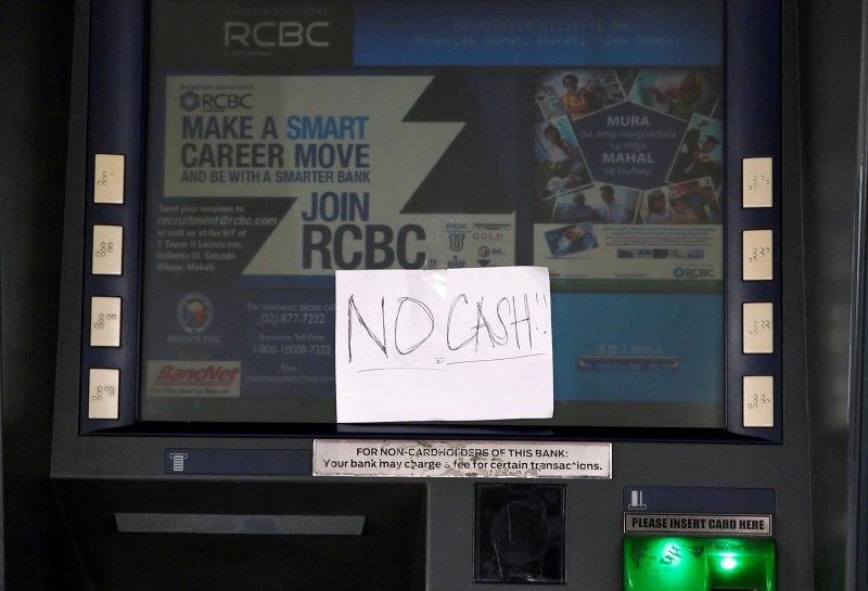 © Reuters. A "No Cash" sign is pictured at an ATM machine of Rizal Commercial Banking Corporation (RCBC) outside a supermarket in Paranaque city , Metro Manila