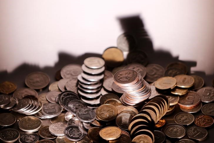 © Reuters. View shows Russian rouble coins