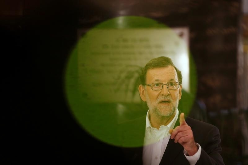 © Reuters. Rajoy se da una semana para aceptar los requisitos de C's para su investidura