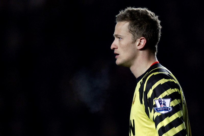 © Reuters. Manchester United's goalkeeper Lindegaard reacts during their FA Cup soccer match against Southampton in Southampton