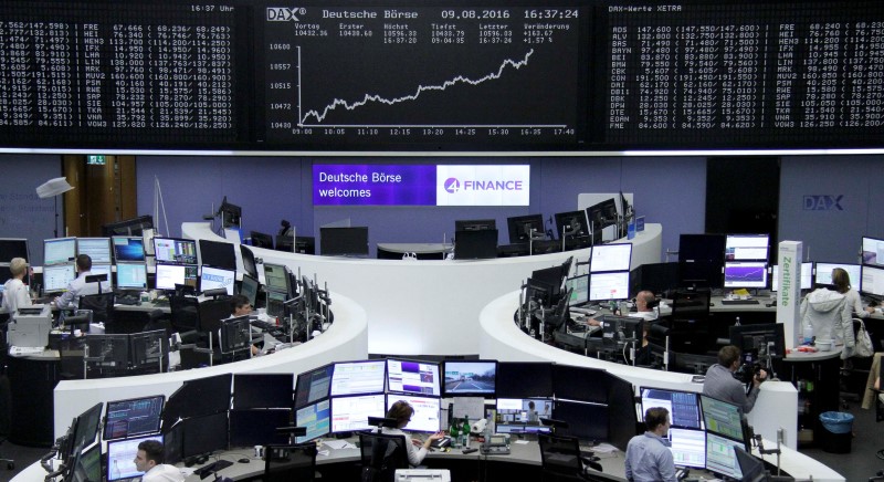 © Reuters. Las bolsas europeas caen tras flojos resultados de empresas
