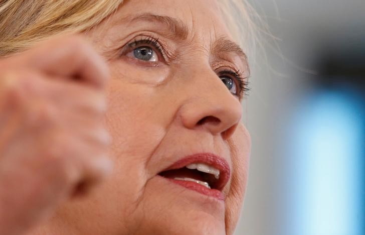 © Reuters. Candidada democrata à Presidência dos Estados Unidos, Hillary Clinton, durante visita a centro de saúde em Miami