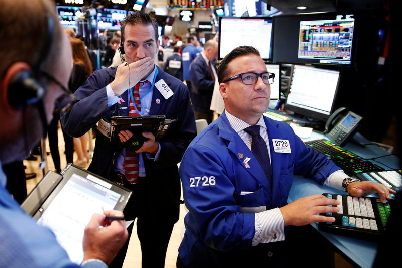 © Reuters. Traders work on the floor of the New York Stock Exchange (NYSE) shortly after the opening bell in New York