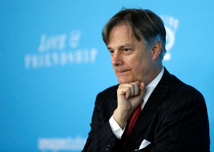 © Reuters. Diretor de cinema Whit Stillman posa para foto em estreia do filme "Amor e Amizade"em Los Angeles