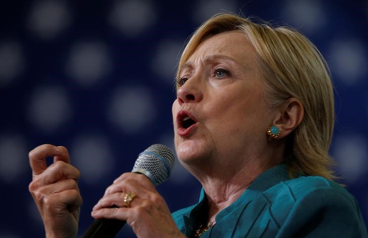 © Reuters. Candidata democrata à Presidência dos Estados Unidos, Hillary Clinton, discursa em Des Moines