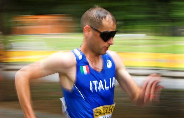 © Reuters. Schwazer of Italy walks on his way to win the 50 kilometres race walk at the World Race Walking Team Championships in Rome