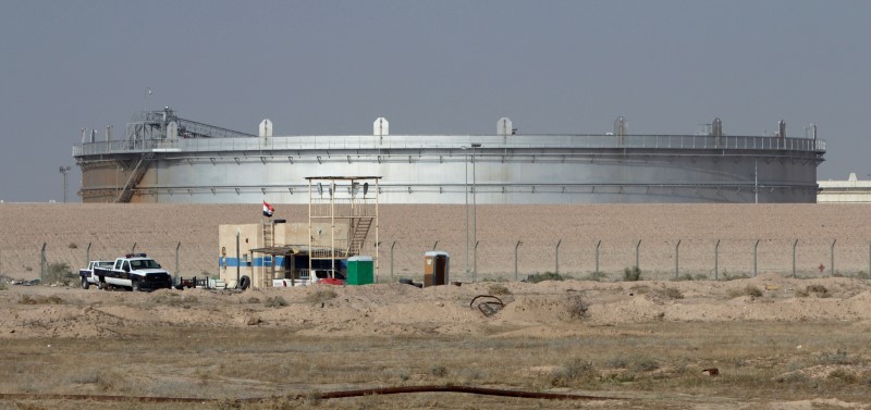 © Reuters. General view shows Rumaila oilfield in Basra