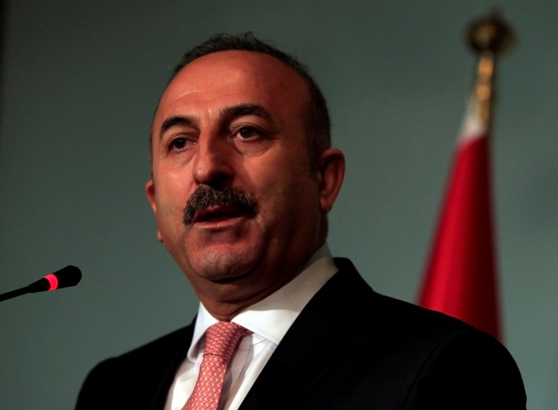 © Reuters. Turkish FM Cavusoglu speaks during a news conference at the Foreign Ministry in Islamabad