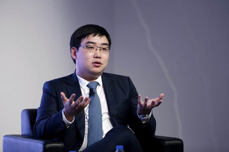 © Reuters. Founder and CEO of Didi Kuaidi, Cheng Wei speaks during a session at the WEF in China's port city Dalian