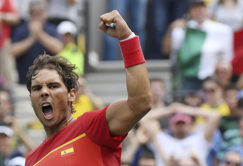 © Reuters. Nadal lleva a España a la final de dobles y a cuartos en individual en Río