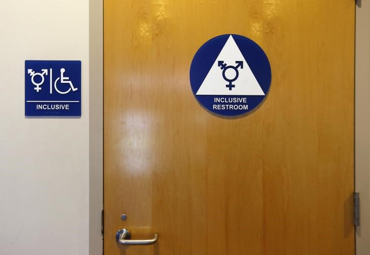 © Reuters. A gender neutral bathroom is seen at the University of California, Irvine