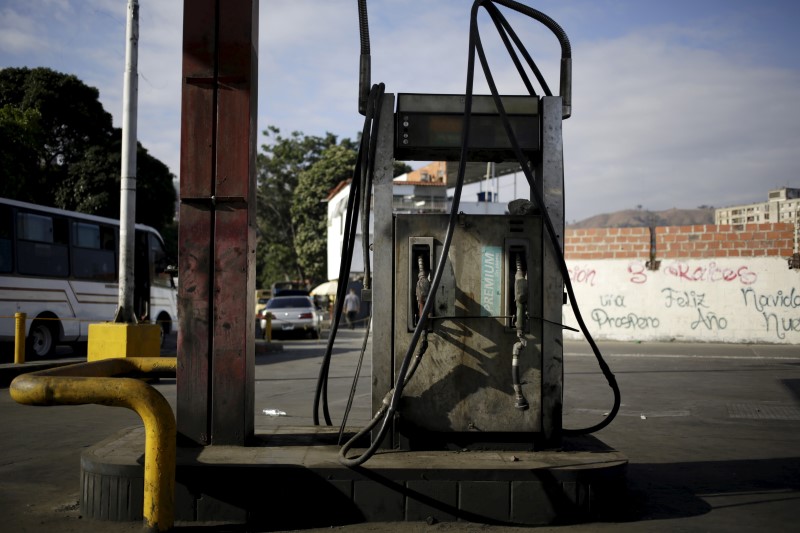 © Reuters. The Wider Image: Fuel prices around the world