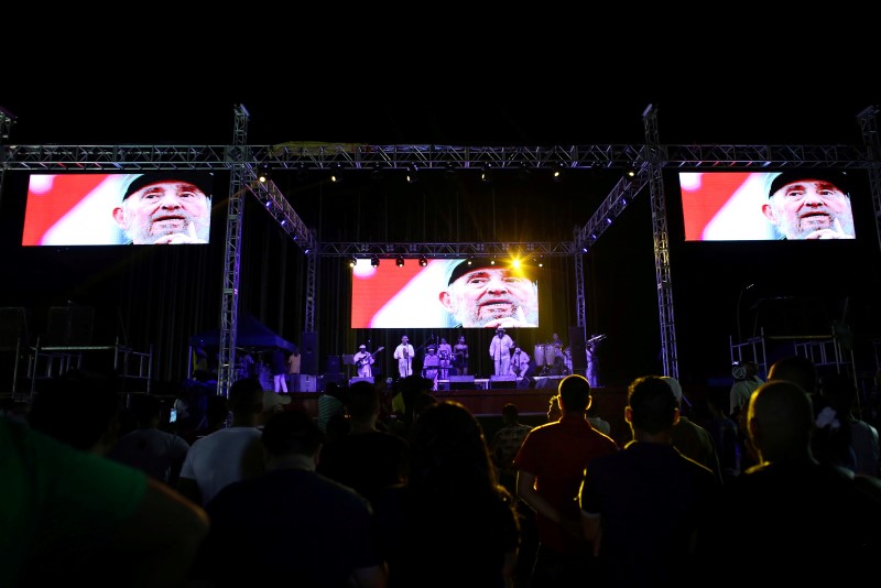 © Reuters. Fidel Castro agradece homenajes por su cumpleaños y critica a EEUU