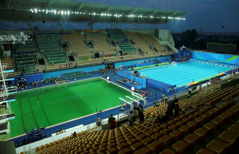 © Reuters. General view of Olympic diving pool and pool for waterpolo and synchronized swimming at the Maria Lenk Aquatics Centre in Rio