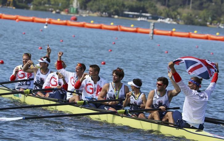 © Reuters. Rowing - Men's Eight Victory Ceremony