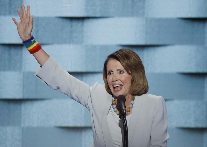 © Reuters. House Democratic Leader Pelosi waves after her speech on the final night of the Democratic National Convention in Philadelphia