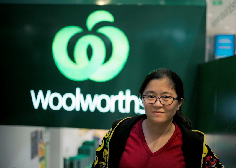 © Reuters. Chinese "daigou" shopping agent Na Wang leaves an Australian supermarket chain store, where she procured Australian goods for Chinese customers, in Sydney