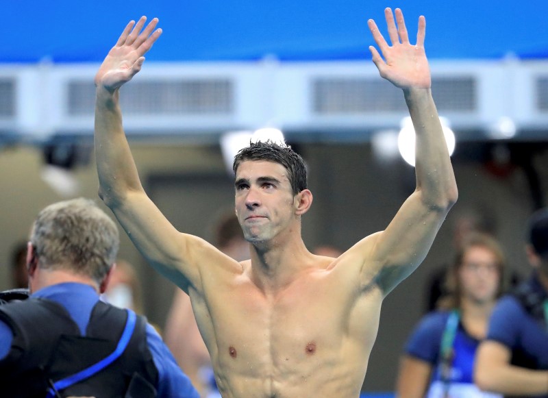 © Reuters. Phelps se despide de Río con 23 oros olímpicos