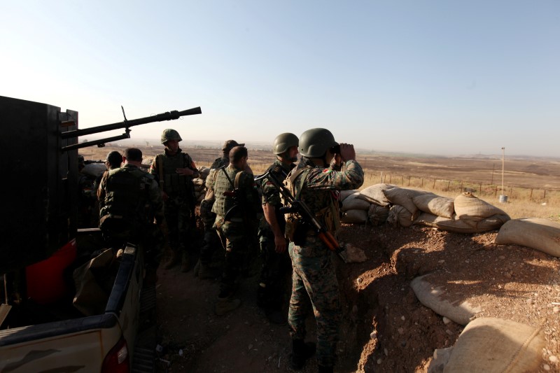 © Reuters. Las fuerzas kurdas inician ofensiva para arrebatar Mosul al Estado Islámico