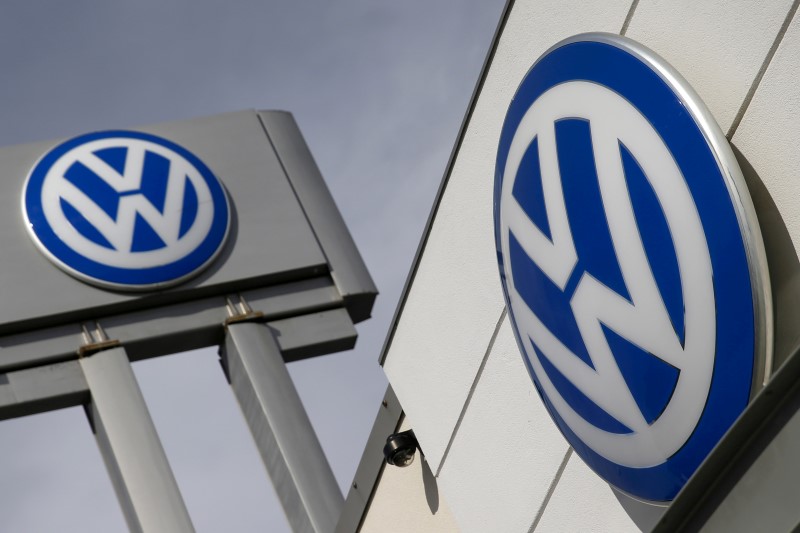 © Reuters. Volkswagen recibe autorización para reparar otros 460.000 vehículos diésel