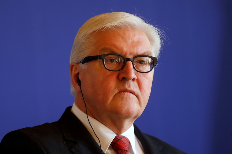 © Reuters. German Foreign Minister Frank-Walter Steinmeier attends a news conference after a meeting on the Syria crisis at the Quai d'Orsay ministry in Paris