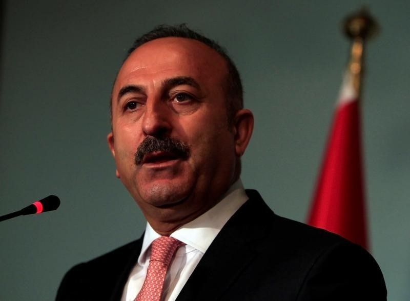 © Reuters. Turkish FM Cavusoglu speaks during a news conference at the Foreign Ministry in Islamabad