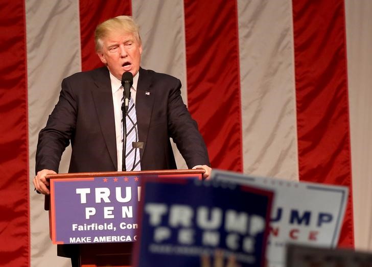 © Reuters. O candidato republicano à presidência dos Estados Unidos Donald Trump fala durante comício em Fairfield, no Connecticut