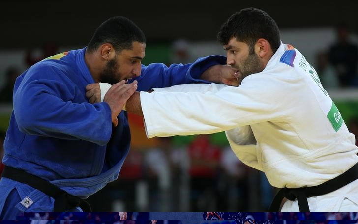 © Reuters. الأولمبية الدولية: بعثة مصر تعيد مصارعا للجودو الى بلاده رفض مصافحة منافس اسرائيلي