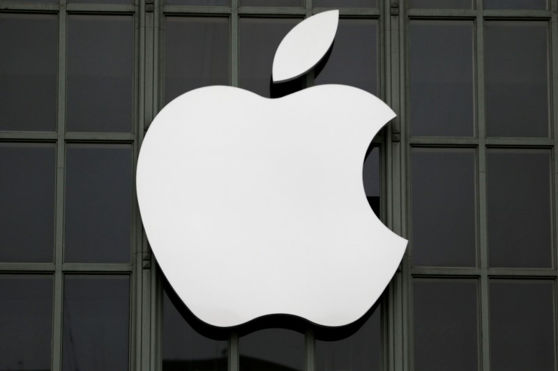 © Reuters. The Apple Inc. logo is shown outside the company's 2016 Worldwide Developers Conference in San Francisco