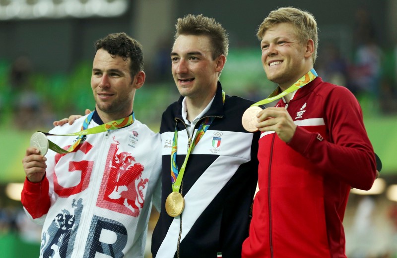 © Reuters. Cycling Track - Men's Omnium Victory Ceremony