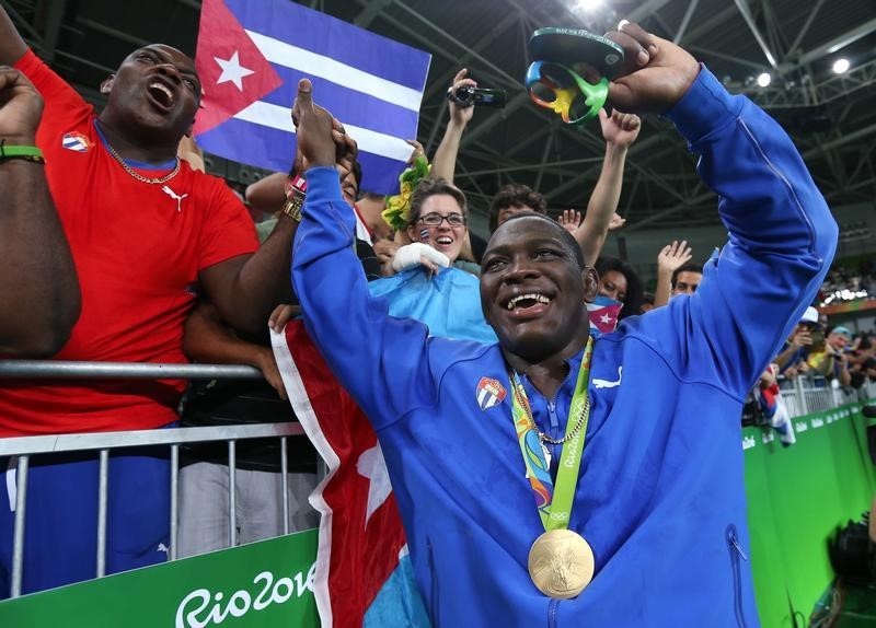 © Reuters. الكوبي لوبيز ينال ذهبيته الأولمبية الثالثة في المصارعة الرومانية