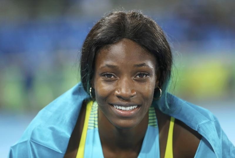 © Reuters. ميلر عداءة الباهاما تنال ذهبية سباق 400 متر للسيدات عقب نهاية مثيرة