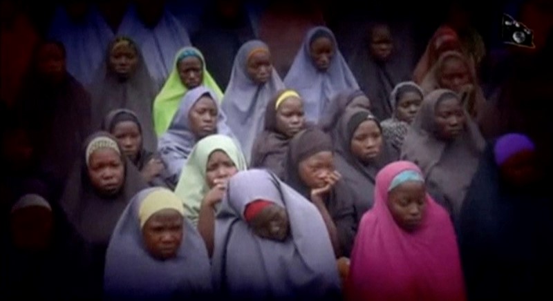 © Reuters. A still image from a video posted by Nigerian Islamist militant group Boko Haram on social media shows dozens of girls the group said are school girls kidnapped in the town of Chibok in 2014