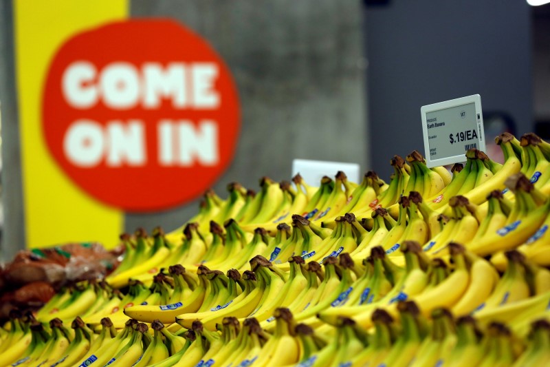 © Reuters. The price of bananas is displayed on a digital price tag at a 365 by Whole Foods Market grocery store ahead of its opening day in Los Angeles