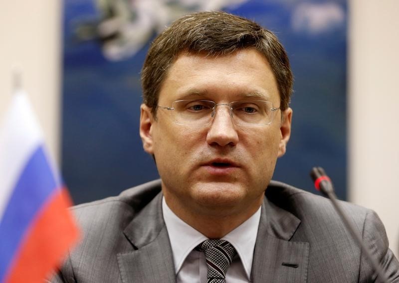 © Reuters. Russian Energy Minister Novak speaks during signing ceremony with Iranian Communications Minister Vaezi after their meeting in Moscow