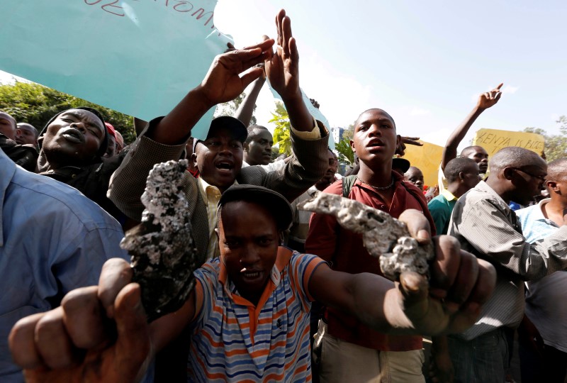 © Reuters. Members of Kenya's ruling Jubilee coalition demonstrate in support of the IEBC the electoral body ahead of next year's election in Nairobi, Kenya