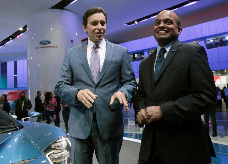 © Reuters. Ford's Fields and Nair speak next to a Ford GT during the second press day of the North American International Auto Show in Detroit
