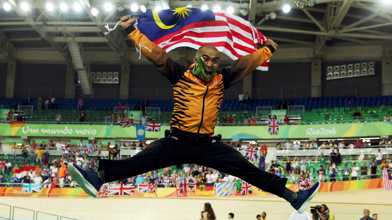 © Reuters. Cycling Track - Men's Keirin Victory Ceremony