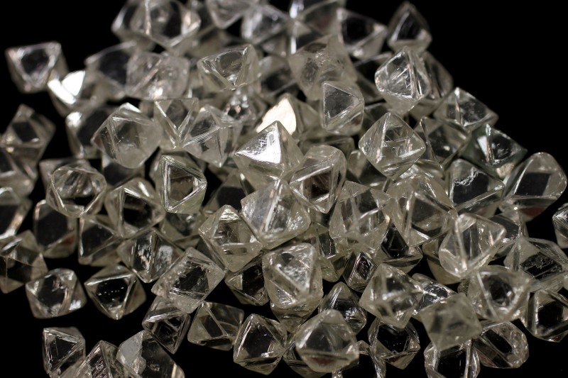 © Reuters. Uncut diamonds from southern Africa and Canada are seen at De Beers headquarters in London