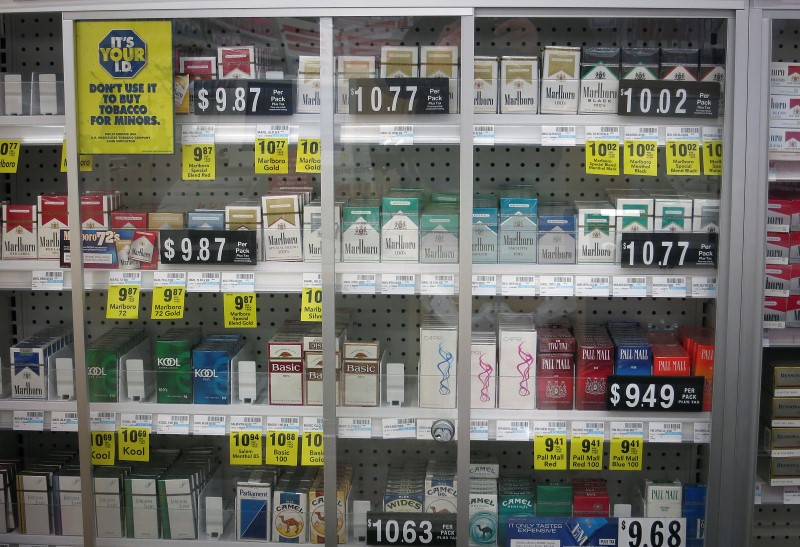 © Reuters. Shelves full of cigarettes