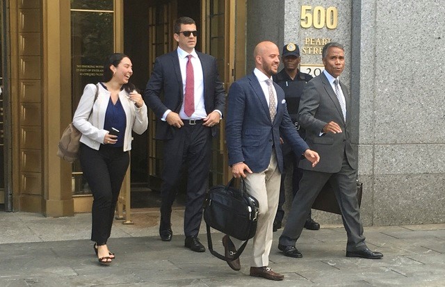 © Reuters. Jonathan Roper Fernando Serrano walk with Serrano’s lawyer Jude Cardenas after they pleaded not guilty in Manhattan New York